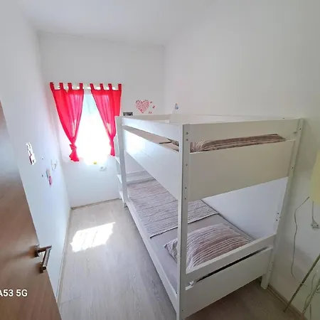 2 Schlafzimmer In Viilage Apartment *