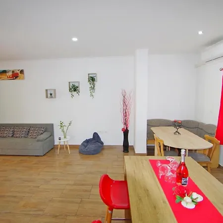 2 Schlafzimmer In Viilage