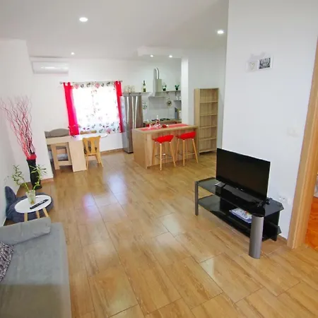 Apartment 2 Schlafzimmer In Viilage *
