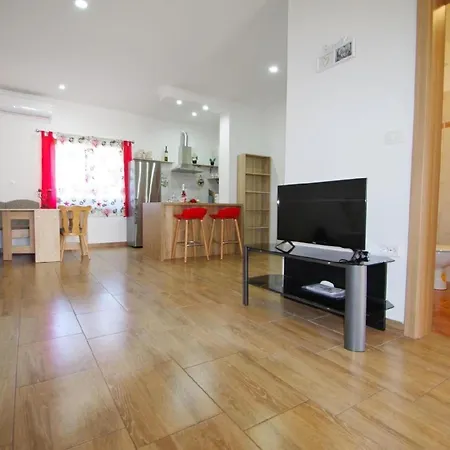 2 Schlafzimmer In Viilage Apartment Loborika