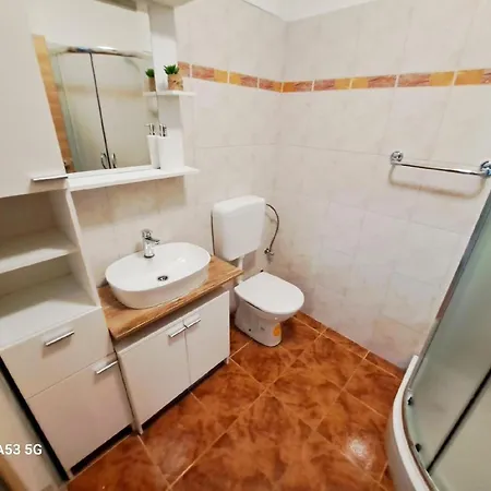 2 Schlafzimmer In Viilage