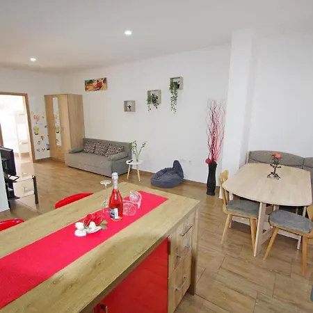 Apartment 2 Schlafzimmer In Viilage Loborika